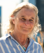Julie Palmer headshot image