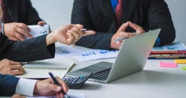 Advisory firms and experienced advisers continue to fall