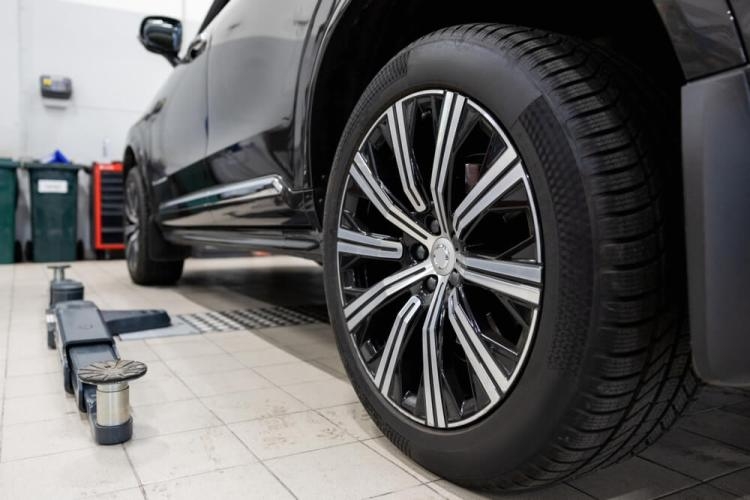 Sell side Advisory to Easy Autocentres