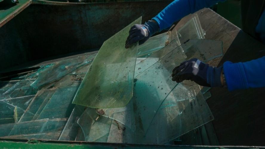 Sell side Advisory to Forward Glass